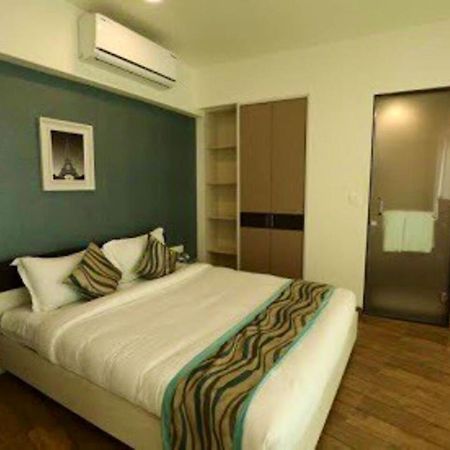 Homestays At Rajhans Belliza Near Airport Surat Ngoại thất bức ảnh