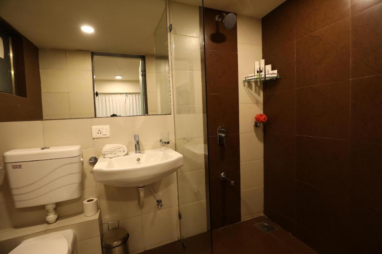 Homestays At Rajhans Belliza Near Airport Surat Ngoại thất bức ảnh