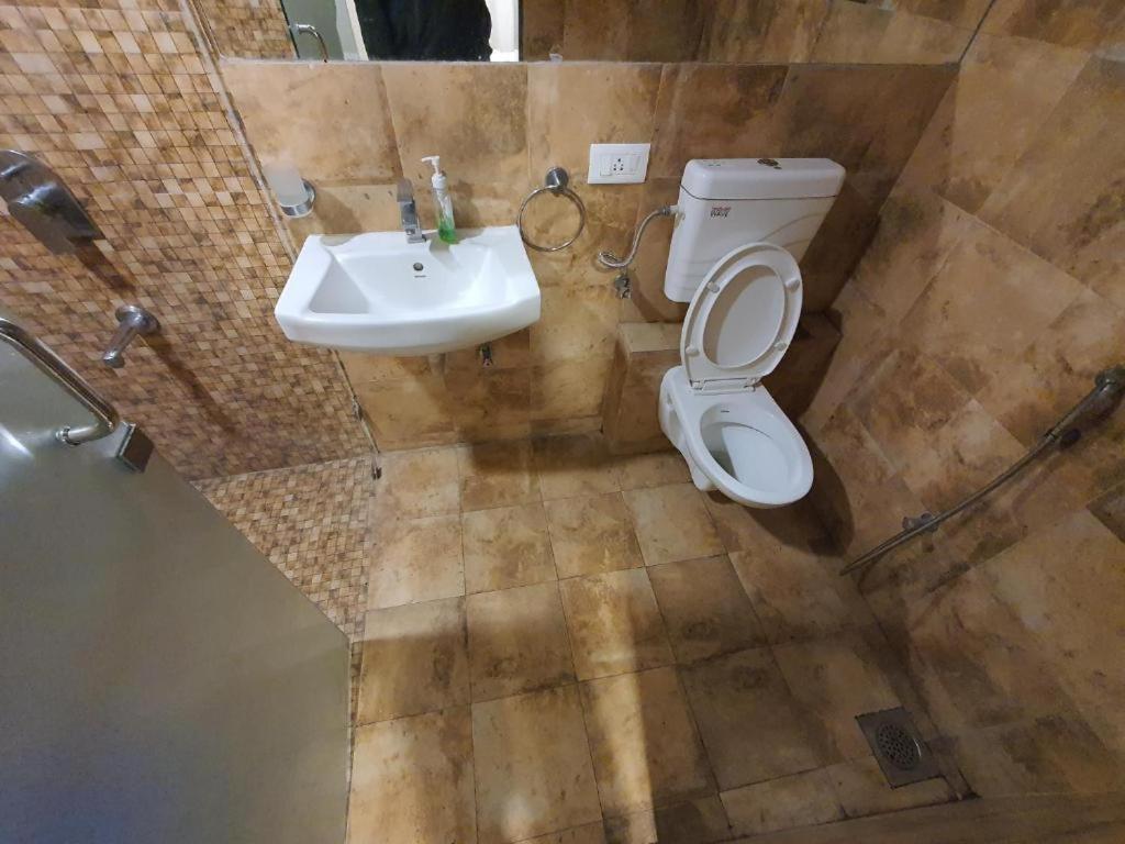 Homestays At Rajhans Belliza Near Airport Surat Ngoại thất bức ảnh