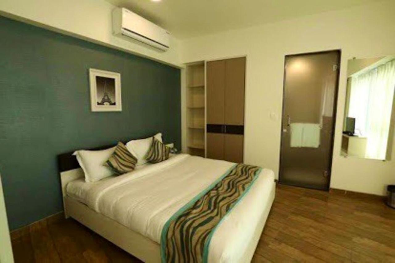 Homestays At Rajhans Belliza Near Airport Surat Ngoại thất bức ảnh